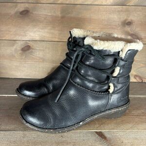 ugg caspia womens size 7 shoes black leather shearling lined snow boots